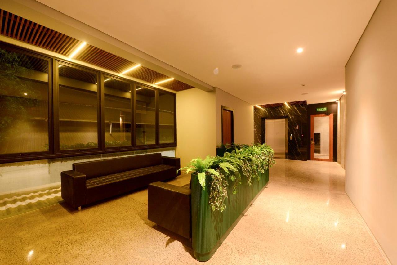Nata Azana Hotel Solo Bagian luar foto