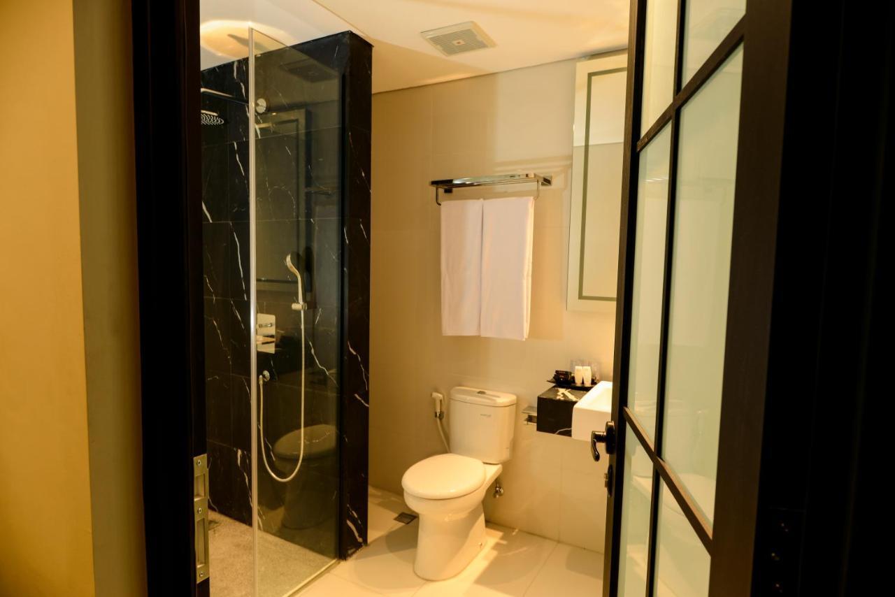 Nata Azana Hotel Solo Bagian luar foto