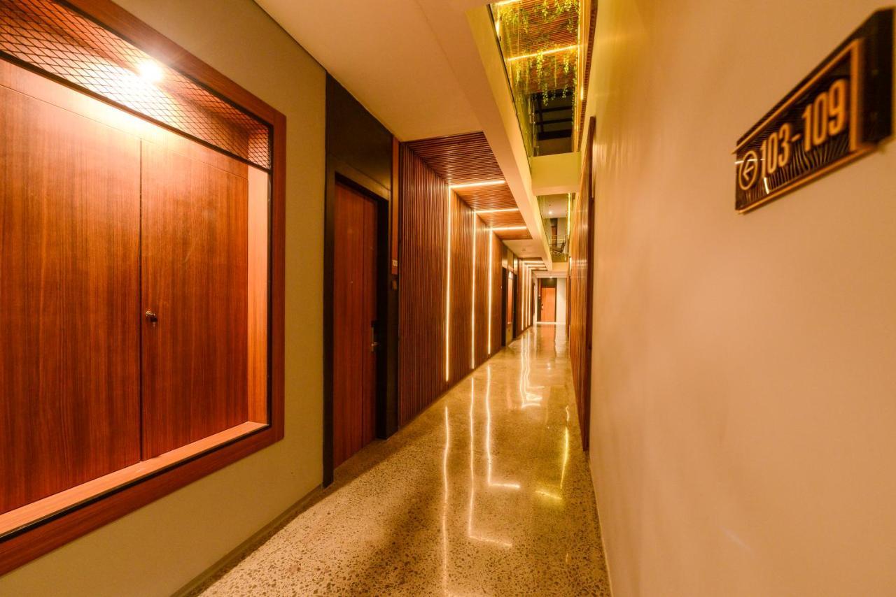 Nata Azana Hotel Solo Bagian luar foto