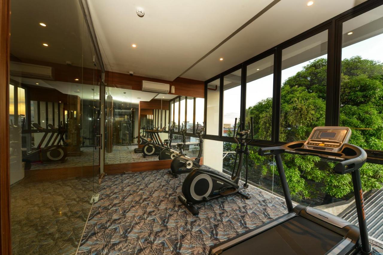 Nata Azana Hotel Solo Bagian luar foto