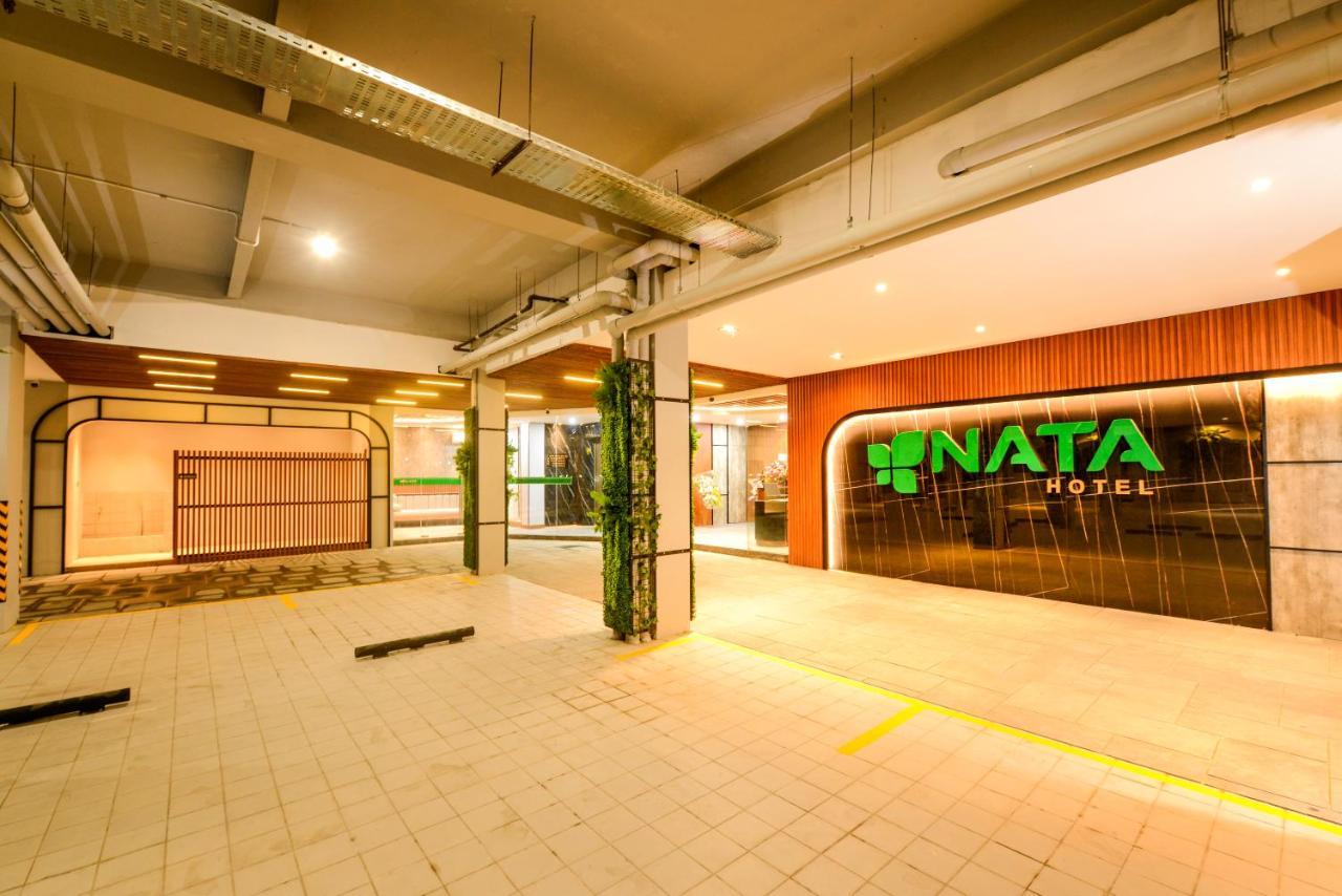 Nata Azana Hotel Solo Bagian luar foto