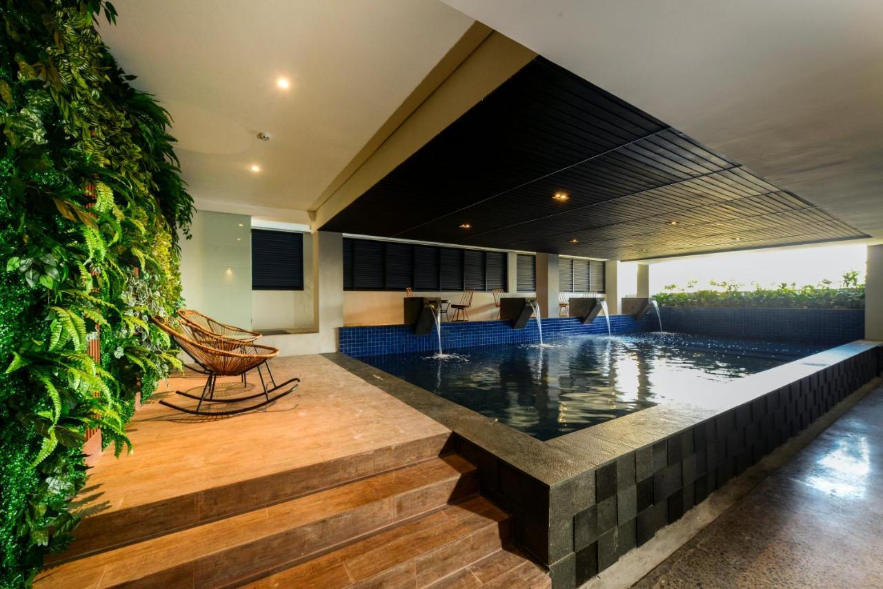 Nata Azana Hotel Solo Bagian luar foto
