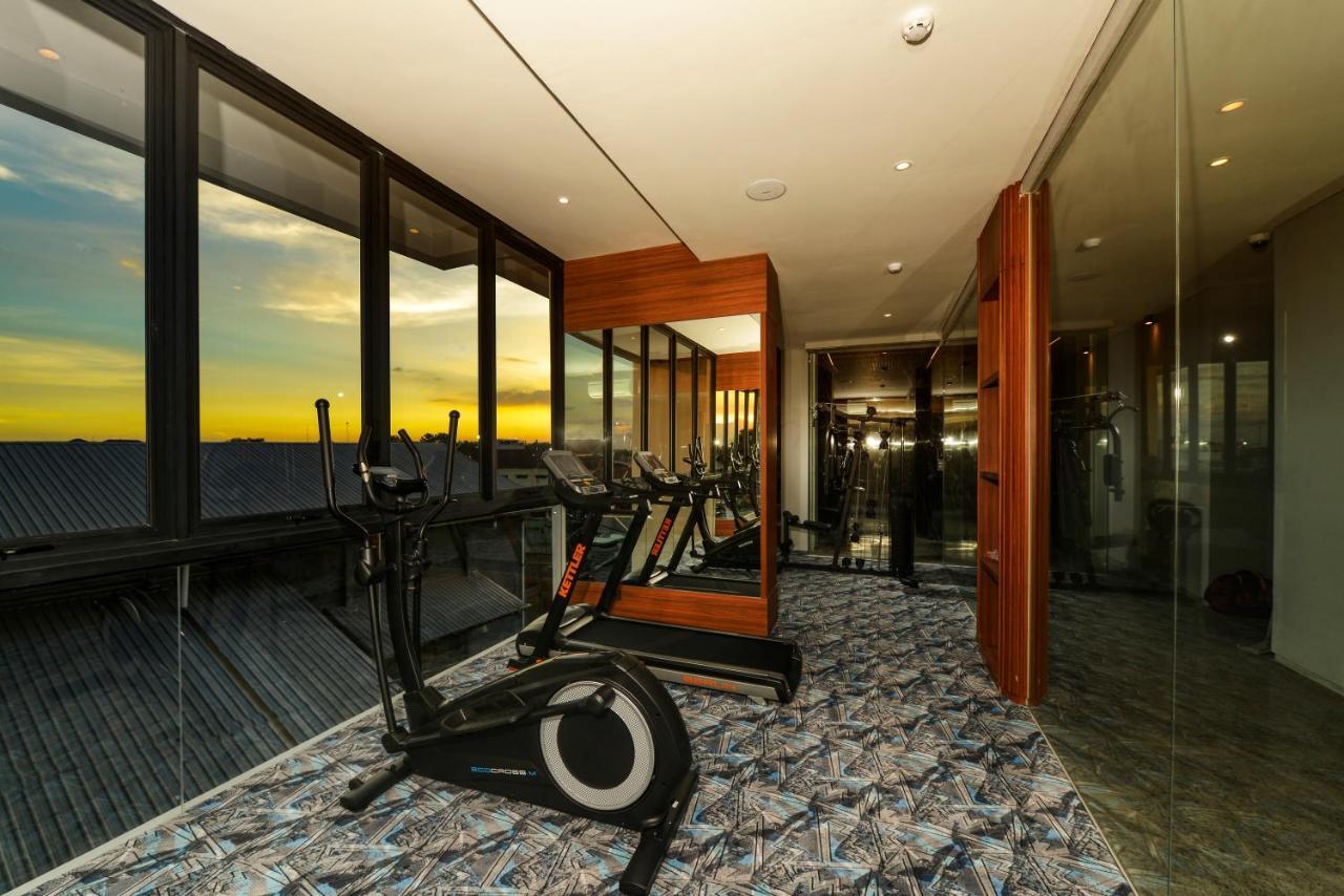 Nata Azana Hotel Solo Bagian luar foto