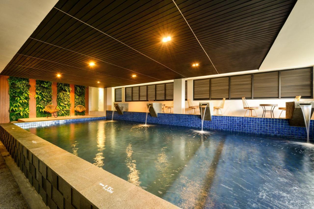Nata Azana Hotel Solo Bagian luar foto