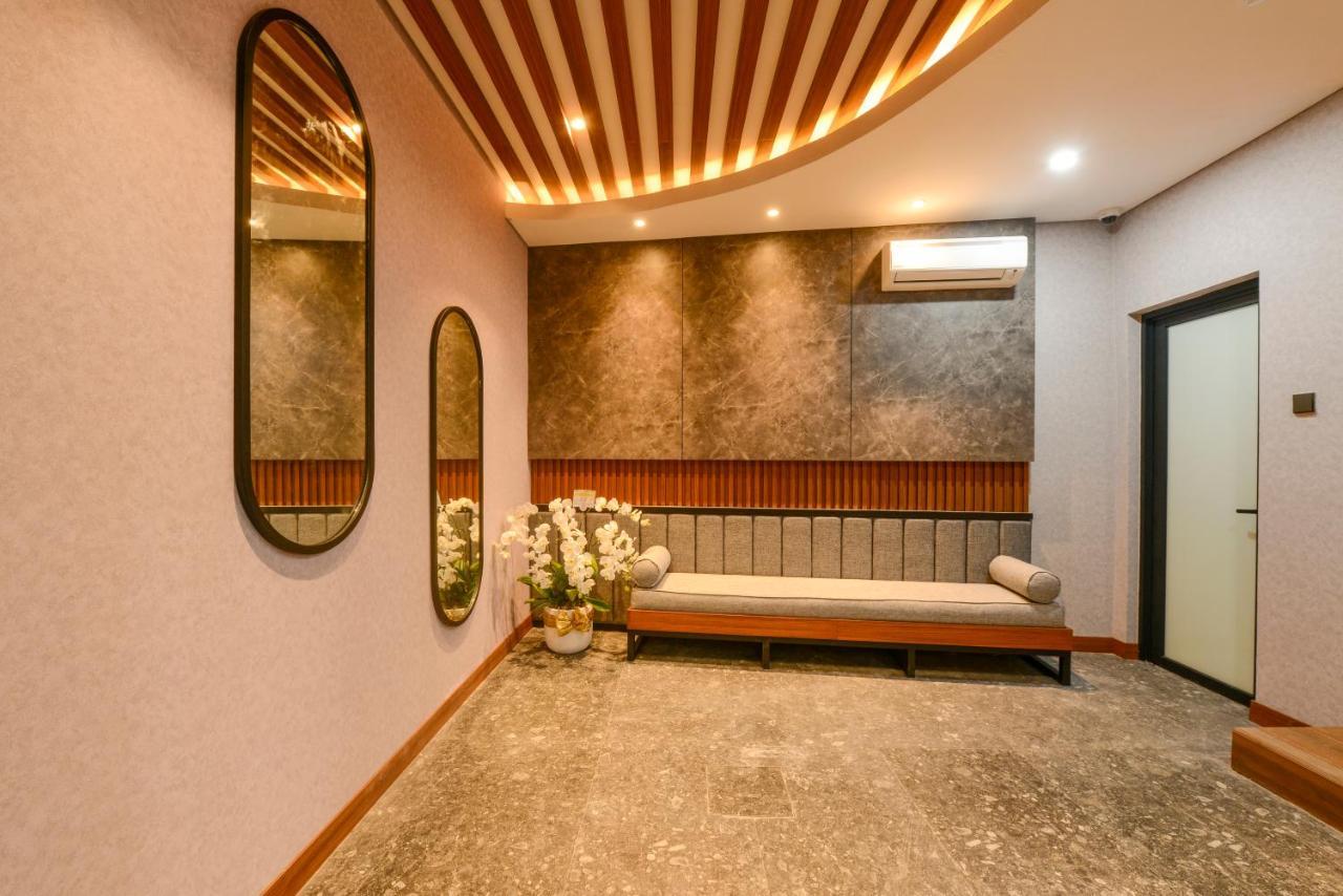 Nata Azana Hotel Solo Bagian luar foto