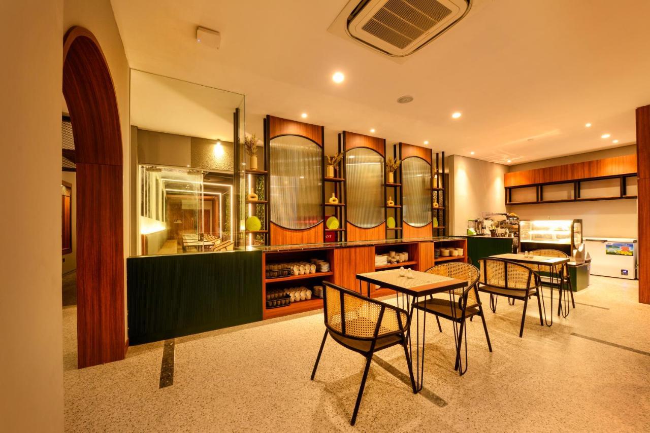 Nata Azana Hotel Solo Bagian luar foto