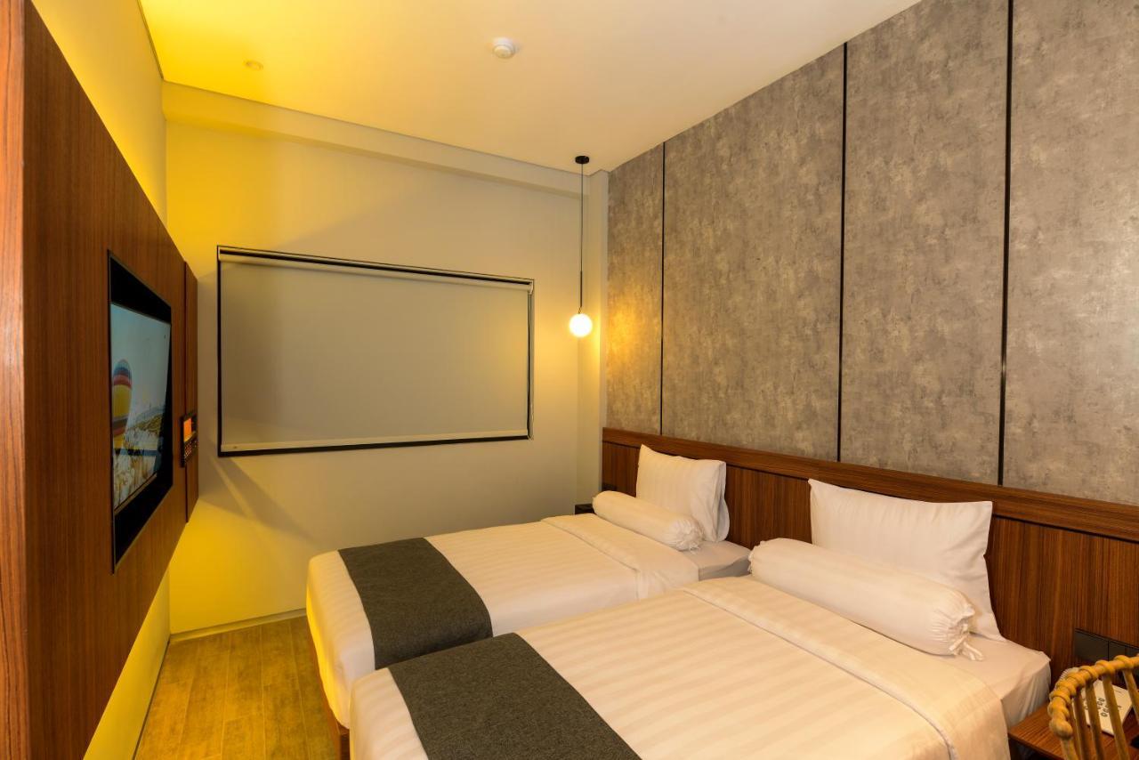 Nata Azana Hotel Solo Bagian luar foto