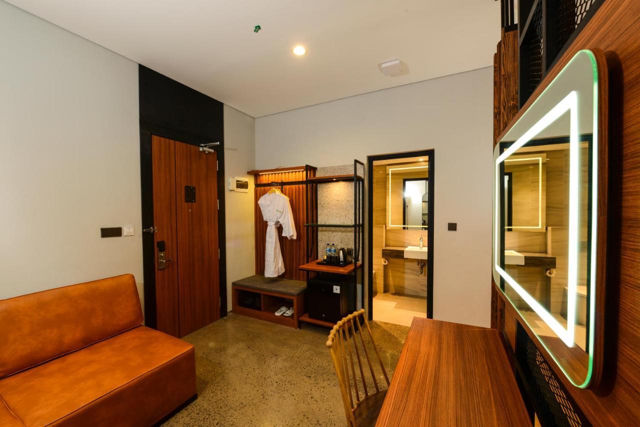 Nata Azana Hotel Solo Bagian luar foto