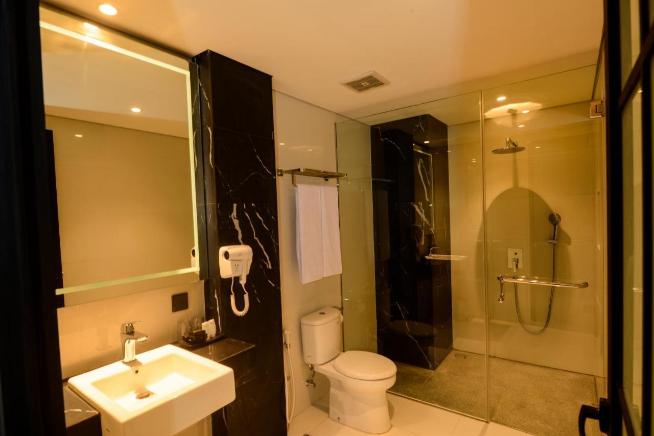 Nata Azana Hotel Solo Bagian luar foto