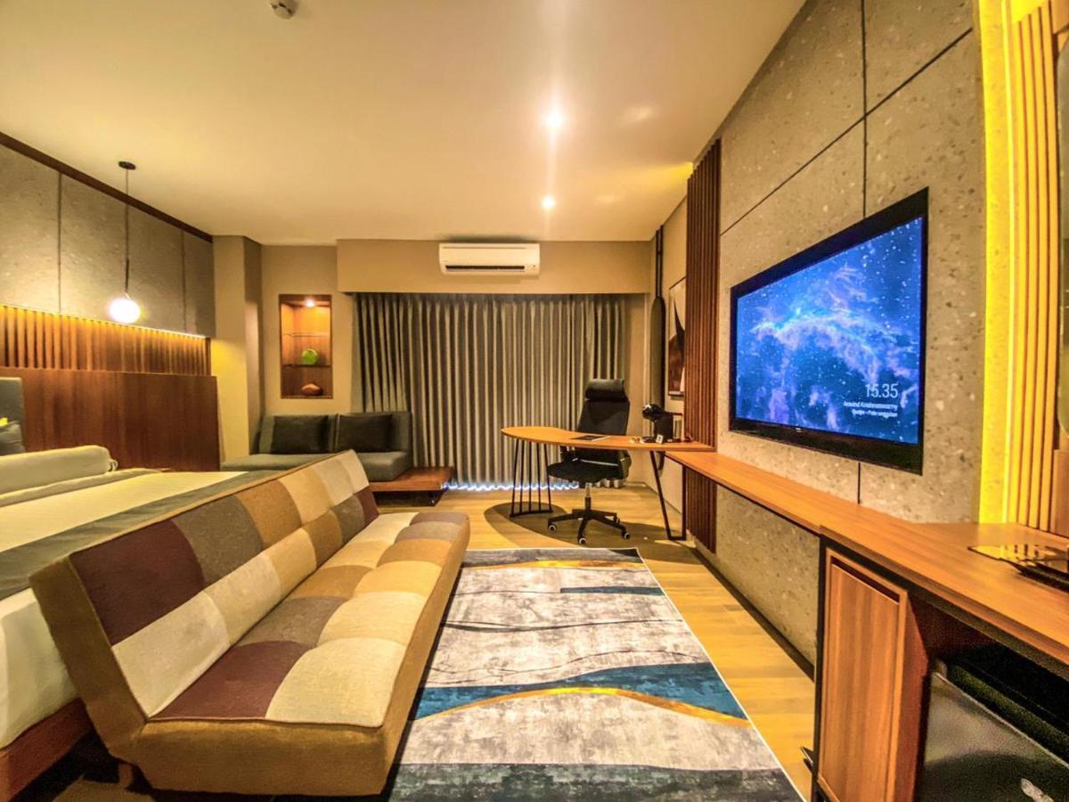 Nata Azana Hotel Solo Bagian luar foto