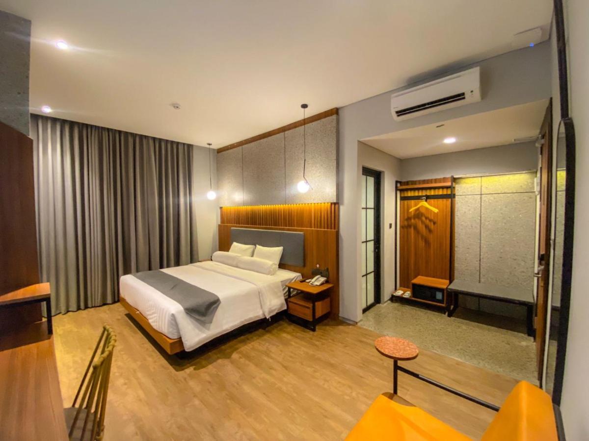 Nata Azana Hotel Solo Bagian luar foto