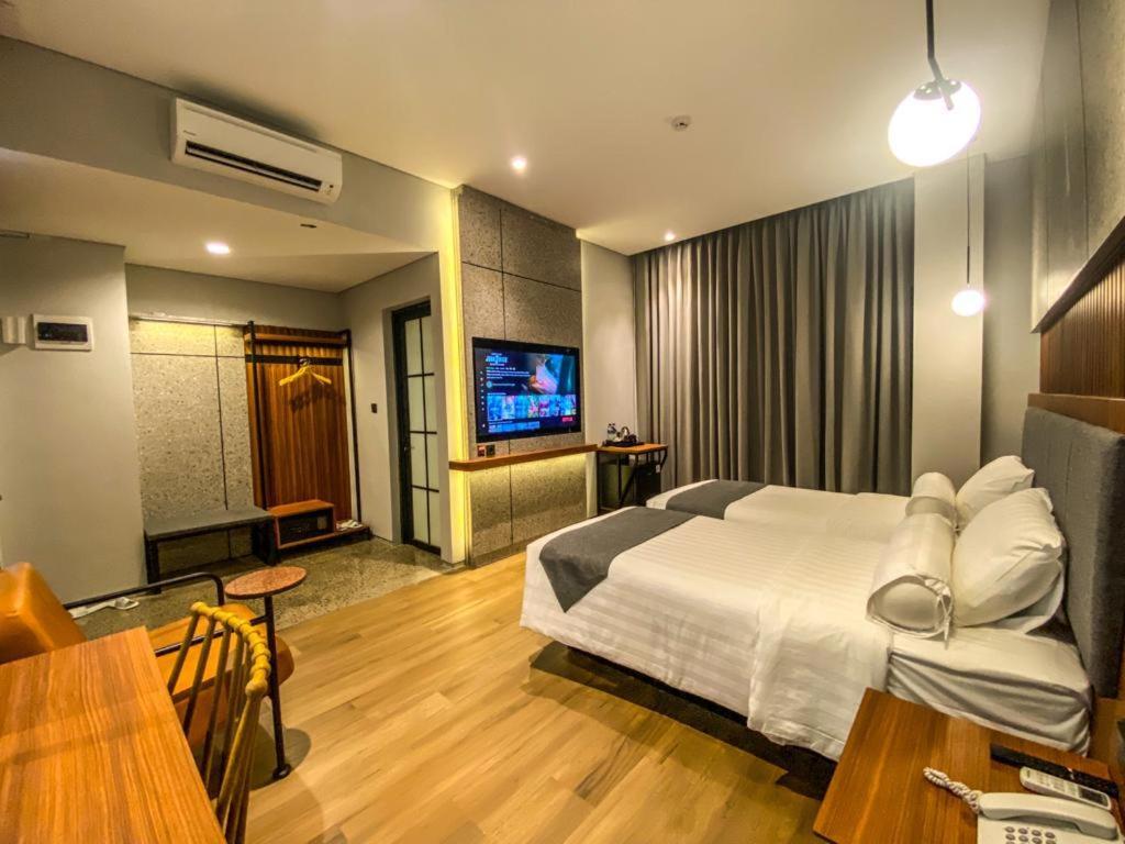 Nata Azana Hotel Solo Bagian luar foto