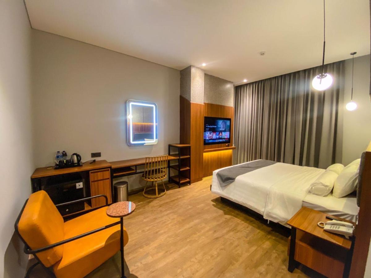 Nata Azana Hotel Solo Bagian luar foto