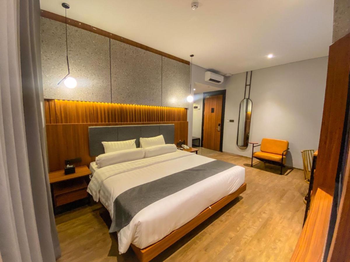 Nata Azana Hotel Solo Bagian luar foto