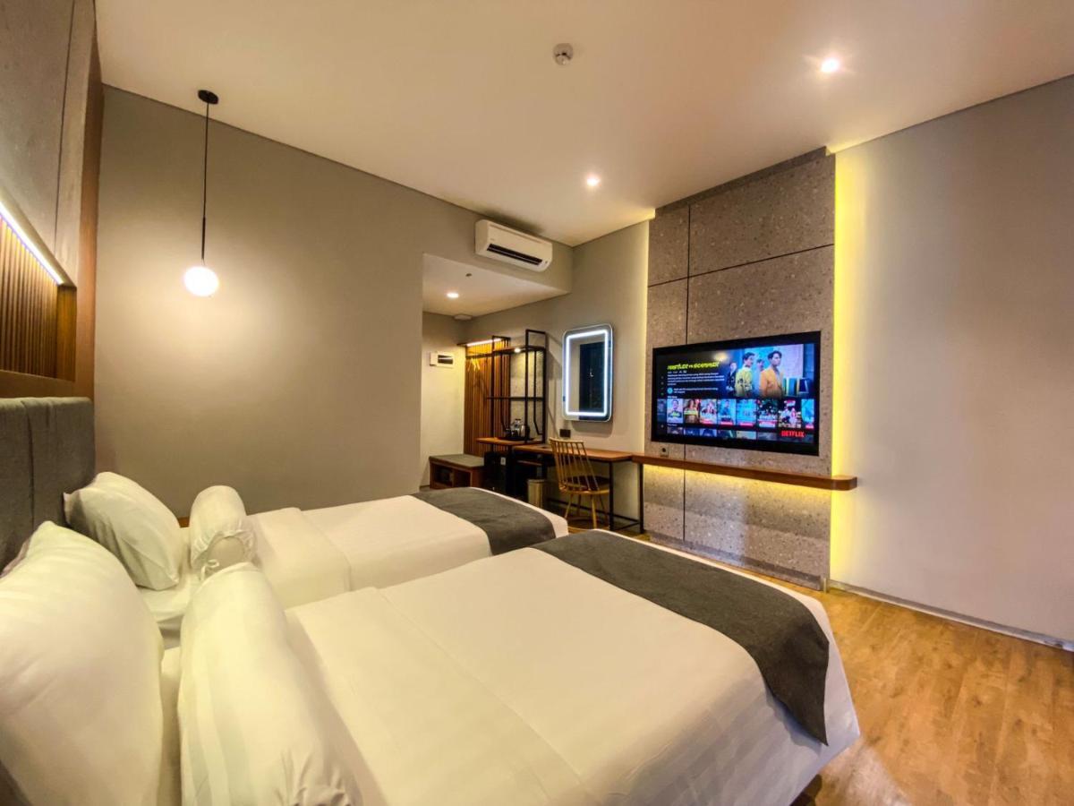 Nata Azana Hotel Solo Bagian luar foto