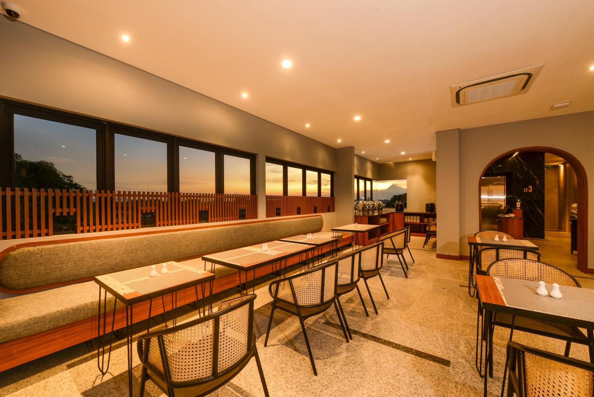 Nata Azana Hotel Solo Bagian luar foto