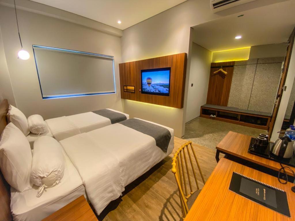 Nata Azana Hotel Solo Bagian luar foto