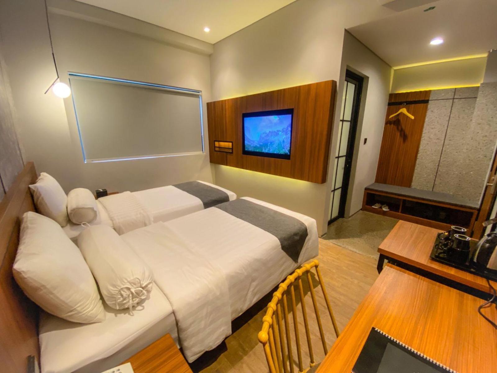 Nata Azana Hotel Solo Bagian luar foto